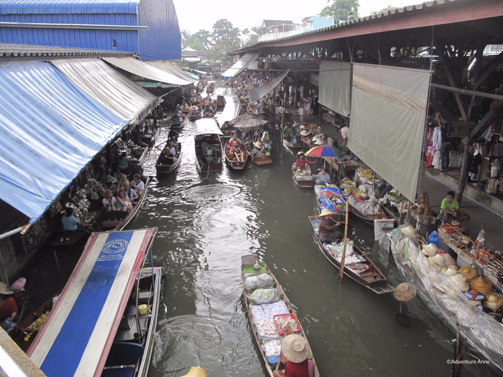 Explore the Best Places to Visit in Thailand-Bangkok-Damnoen Saduak Floating Market